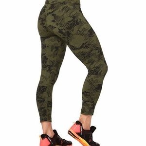 STRONG by Zumba camo capri M